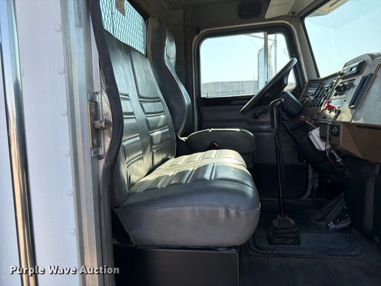 image for item MZ9896 2002 Peterbilt 330 flatbed truck