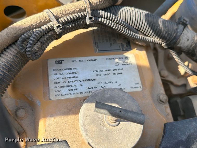 image for item MZ9896 2002 Peterbilt 330 flatbed truck