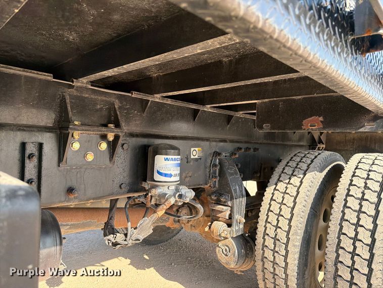 image for item MZ9896 2002 Peterbilt 330 flatbed truck