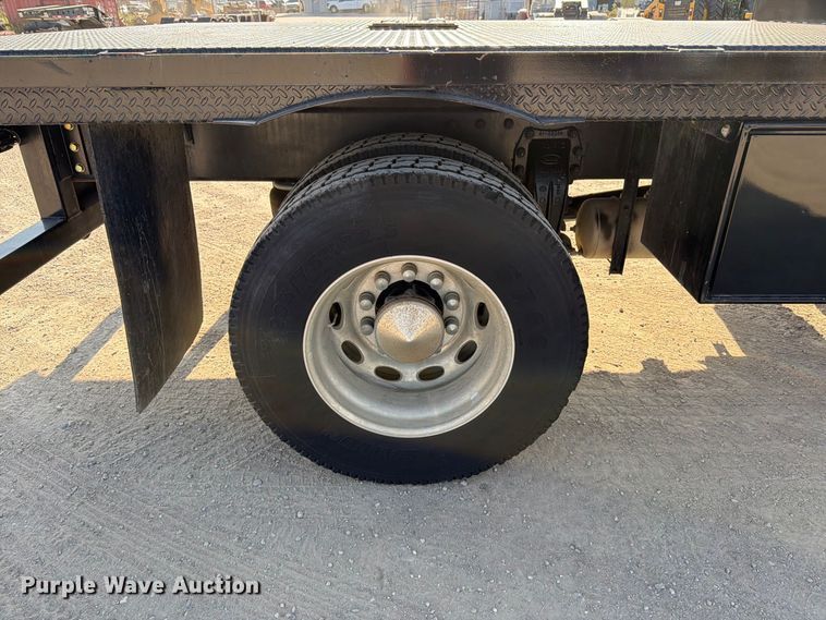 image for item MZ9896 2002 Peterbilt 330 flatbed truck