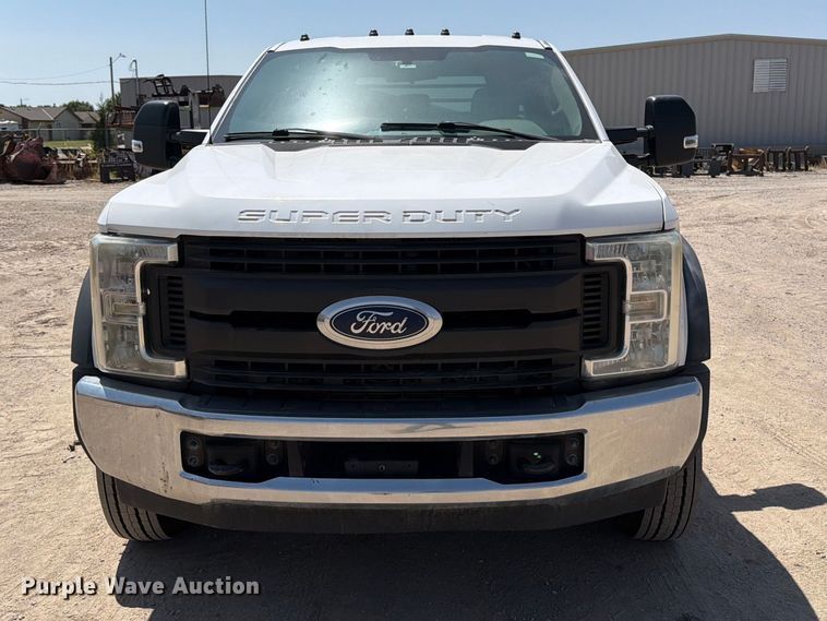 image for item MZ9909 2017 Ford F550 Super Duty XL Ext. Cab flatbed truck