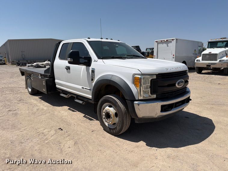 image for item MZ9909 2017 Ford F550 Super Duty XL Ext. Cab flatbed truck