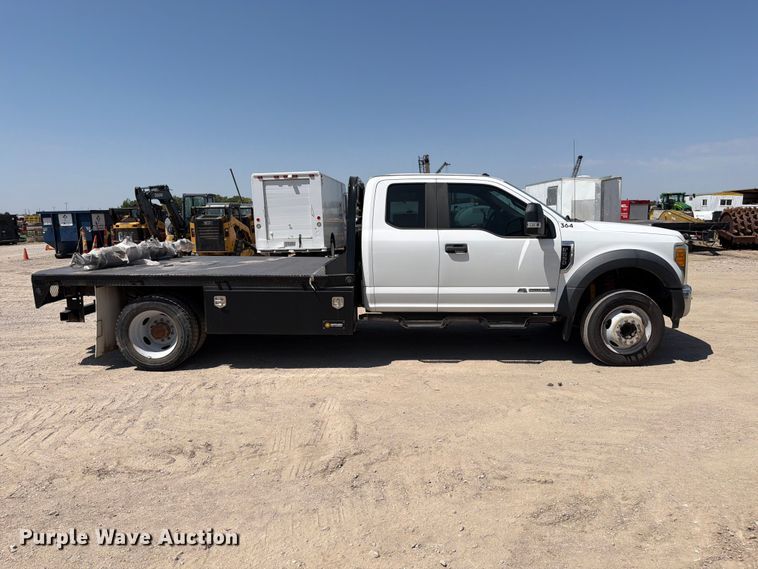 image for item MZ9909 2017 Ford F550 Super Duty XL Ext. Cab flatbed truck