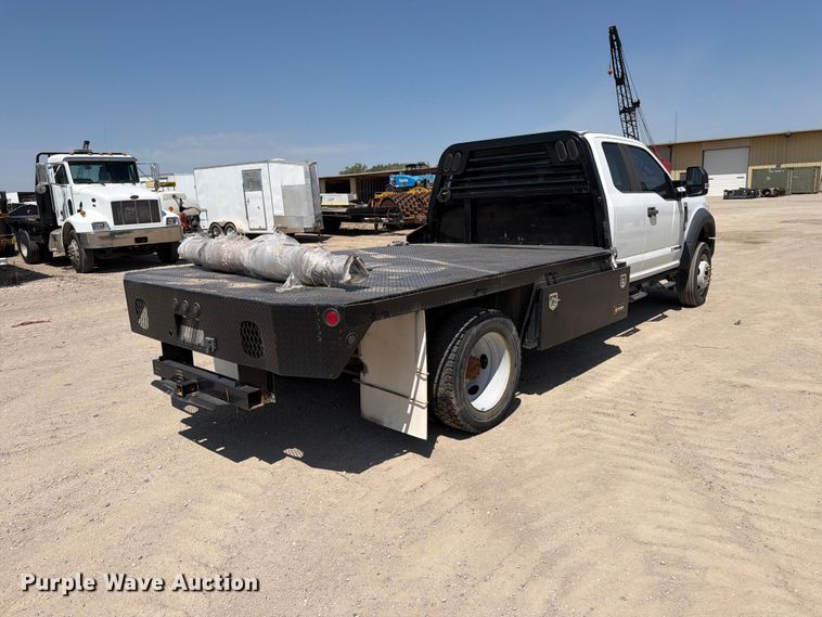 image for item MZ9909 2017 Ford F550 Super Duty XL Ext. Cab flatbed truck