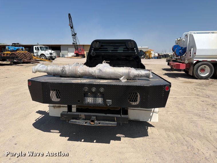 image for item MZ9909 2017 Ford F550 Super Duty XL Ext. Cab flatbed truck