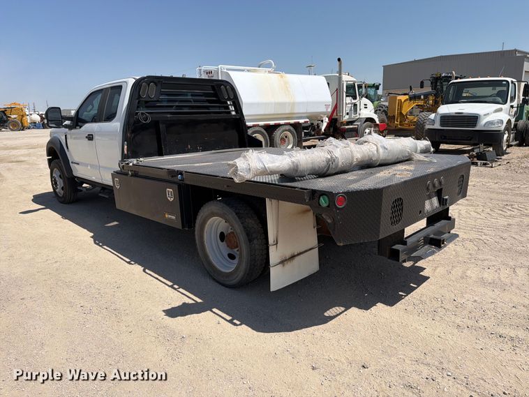 image for item MZ9909 2017 Ford F550 Super Duty XL Ext. Cab flatbed truck