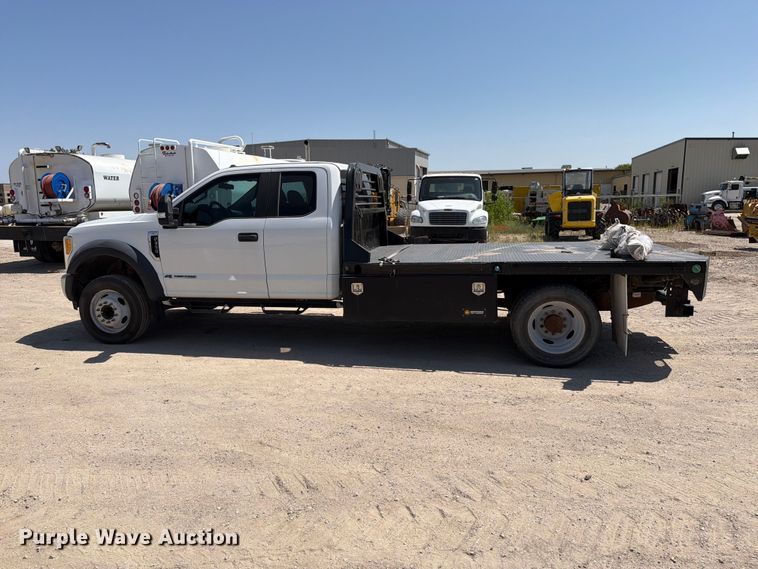 image for item MZ9909 2017 Ford F550 Super Duty XL Ext. Cab flatbed truck
