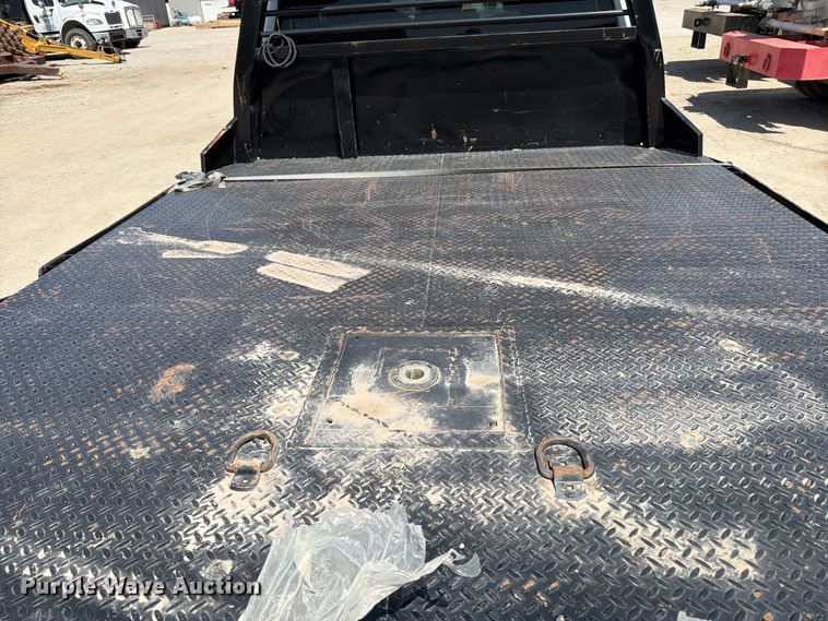 image for item MZ9909 2017 Ford F550 Super Duty XL Ext. Cab flatbed truck