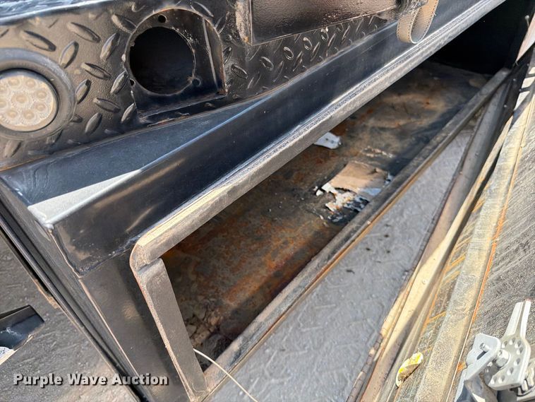 image for item MZ9909 2017 Ford F550 Super Duty XL Ext. Cab flatbed truck