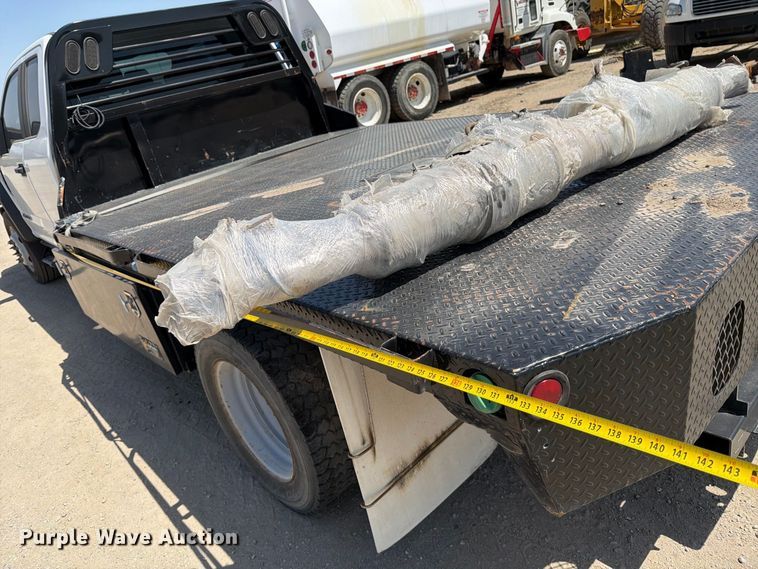 image for item MZ9909 2017 Ford F550 Super Duty XL Ext. Cab flatbed truck
