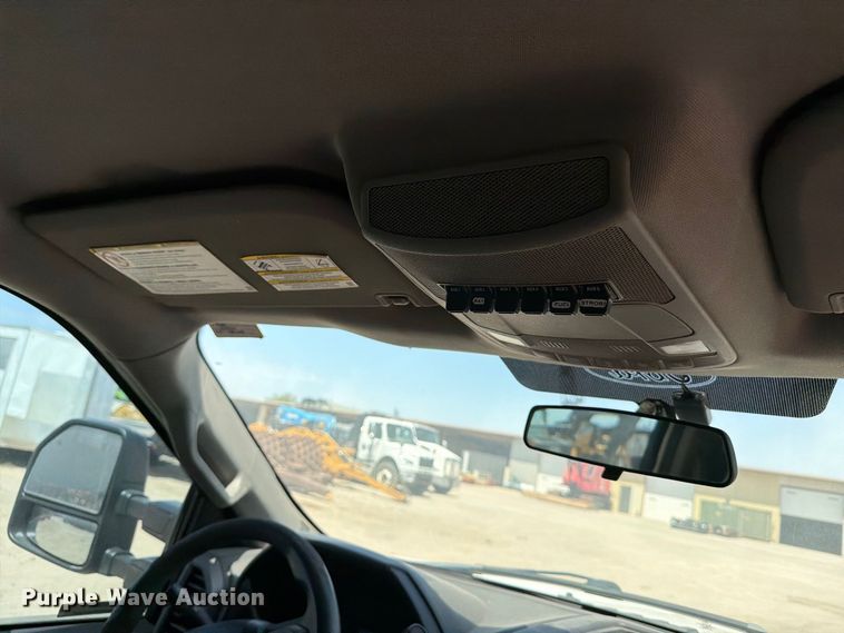 image for item MZ9909 2017 Ford F550 Super Duty XL Ext. Cab flatbed truck