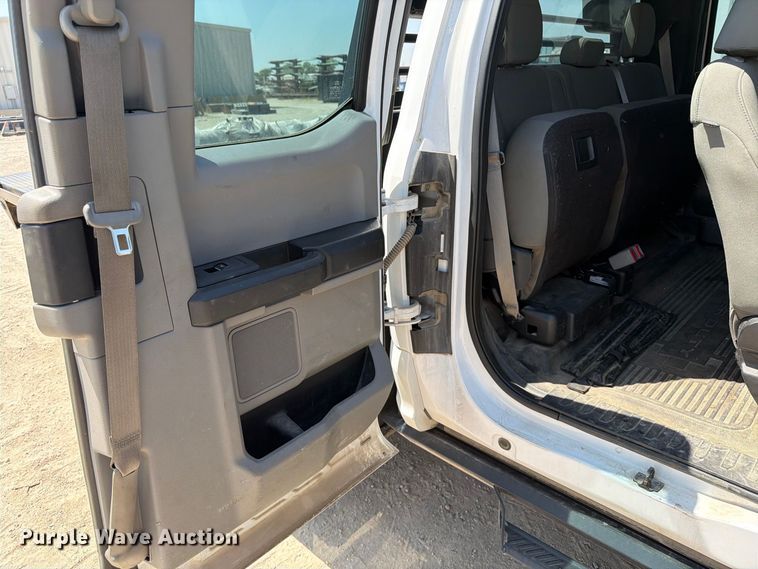image for item MZ9909 2017 Ford F550 Super Duty XL Ext. Cab flatbed truck
