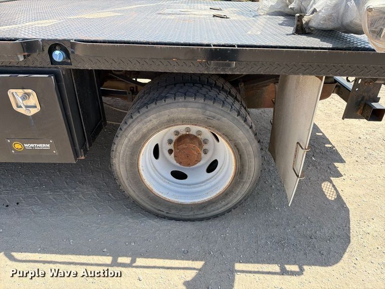 image for item MZ9909 2017 Ford F550 Super Duty XL Ext. Cab flatbed truck