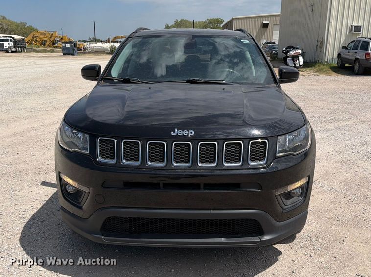 image for item MZ9998 2017 Jeep Compass Latitude SUV