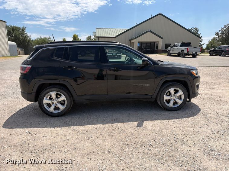 image for item MZ9998 2017 Jeep Compass Latitude SUV