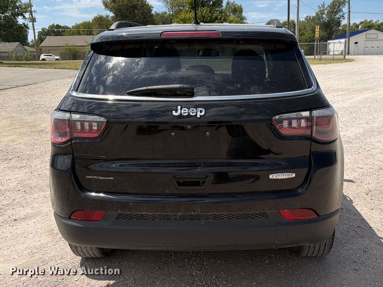 image for item MZ9998 2017 Jeep Compass Latitude SUV