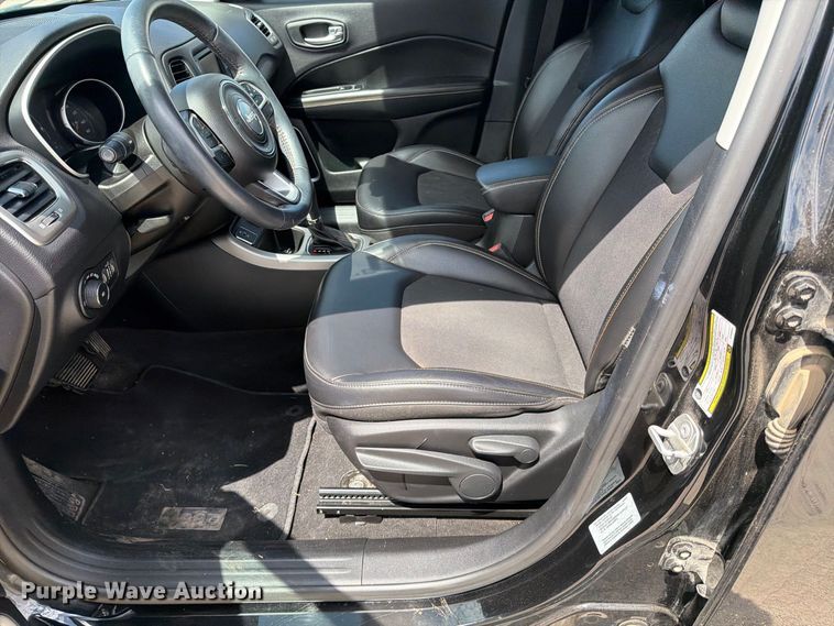 image for item MZ9998 2017 Jeep Compass Latitude SUV