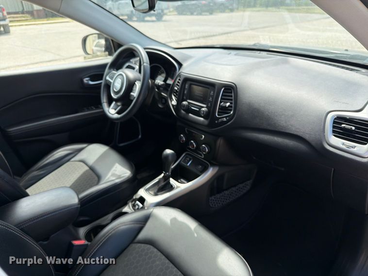 image for item MZ9998 2017 Jeep Compass Latitude SUV