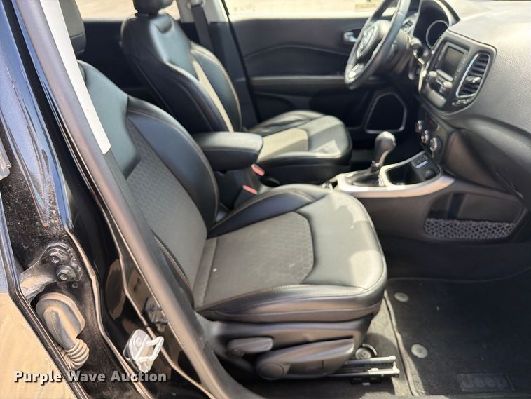 image for item MZ9998 2017 Jeep Compass Latitude SUV