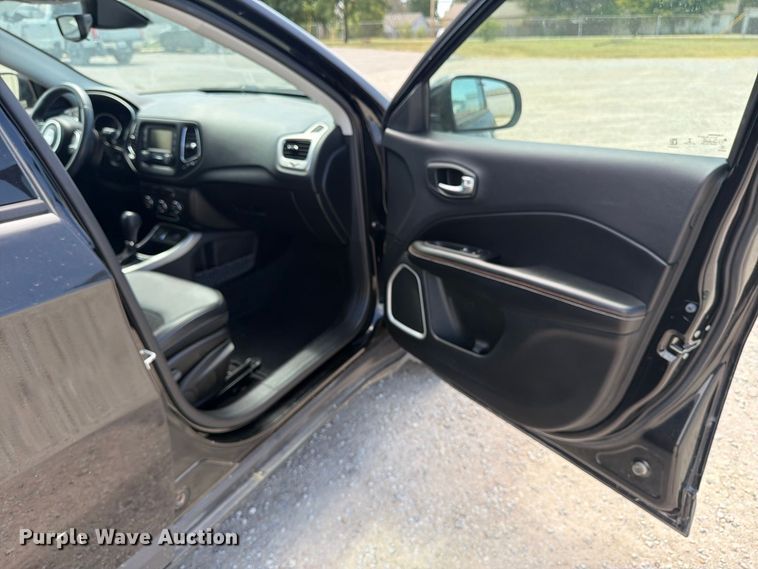 image for item MZ9998 2017 Jeep Compass Latitude SUV