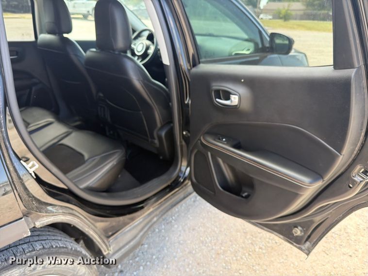 image for item MZ9998 2017 Jeep Compass Latitude SUV
