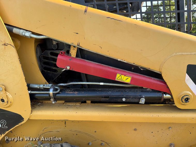 image for item NF9516 2007 Caterpillar 236B2 skid steer loader