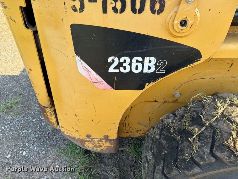 image for item NF9516 2007 Caterpillar 236B2 skid steer loader