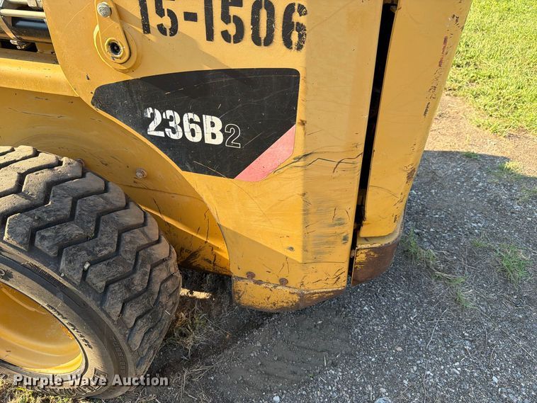 image for item NF9516 2007 Caterpillar 236B2 skid steer loader