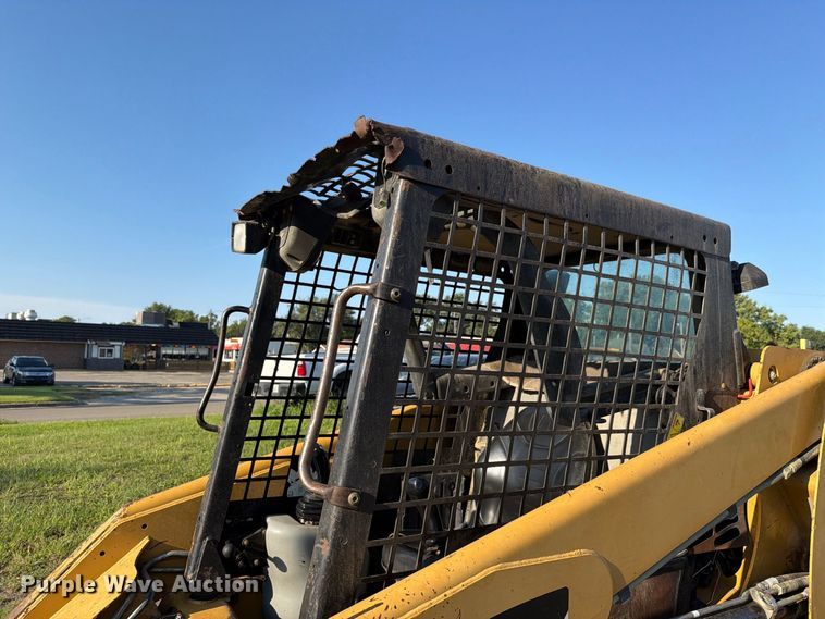 image for item NF9516 2007 Caterpillar 236B2 skid steer loader