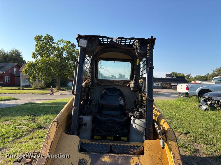 image for item NF9516 2007 Caterpillar 236B2 skid steer loader