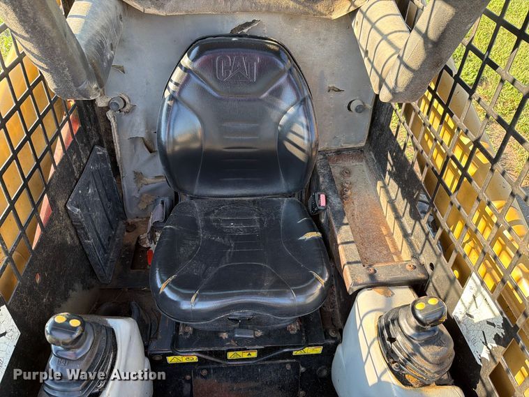 image for item NF9516 2007 Caterpillar 236B2 skid steer loader