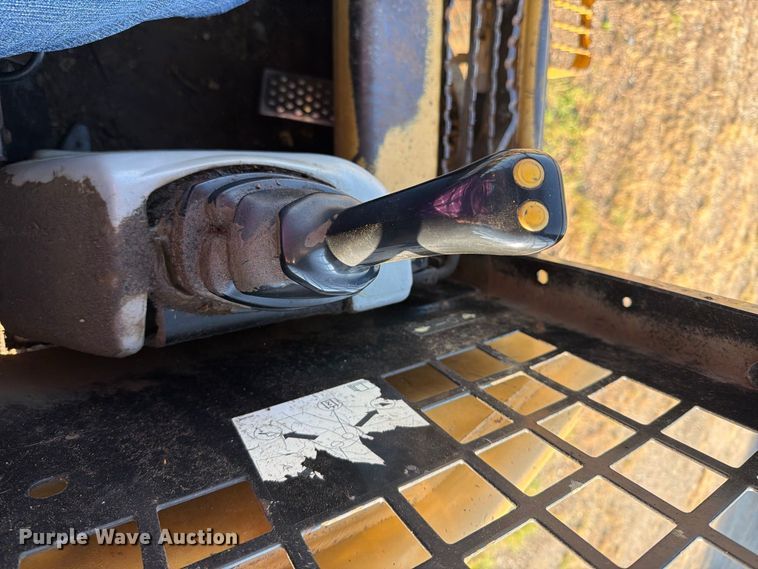 image for item NF9516 2007 Caterpillar 236B2 skid steer loader