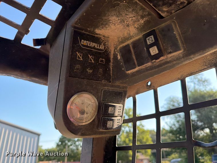 image for item NF9516 2007 Caterpillar 236B2 skid steer loader