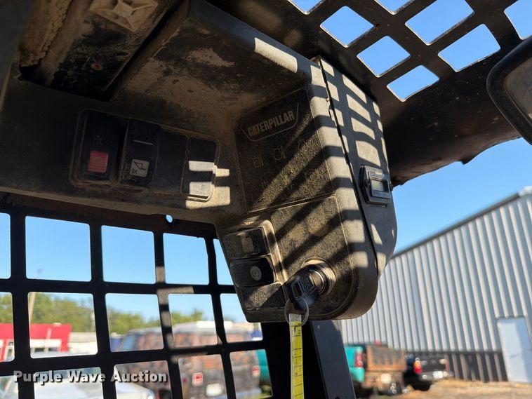 image for item NF9516 2007 Caterpillar 236B2 skid steer loader