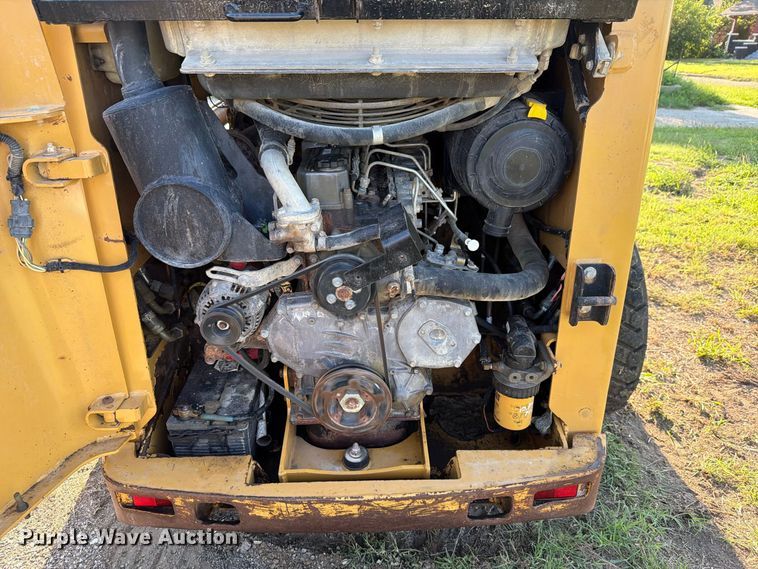 image for item NF9516 2007 Caterpillar 236B2 skid steer loader