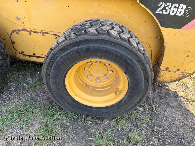 image for item NF9516 2007 Caterpillar 236B2 skid steer loader