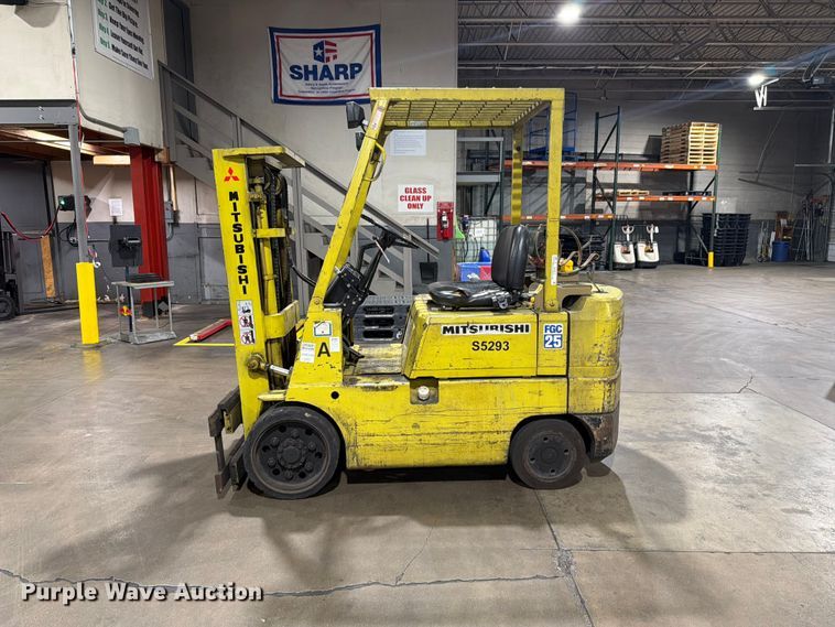 image for item NF9517 Mitsubishi FGC25 forklift