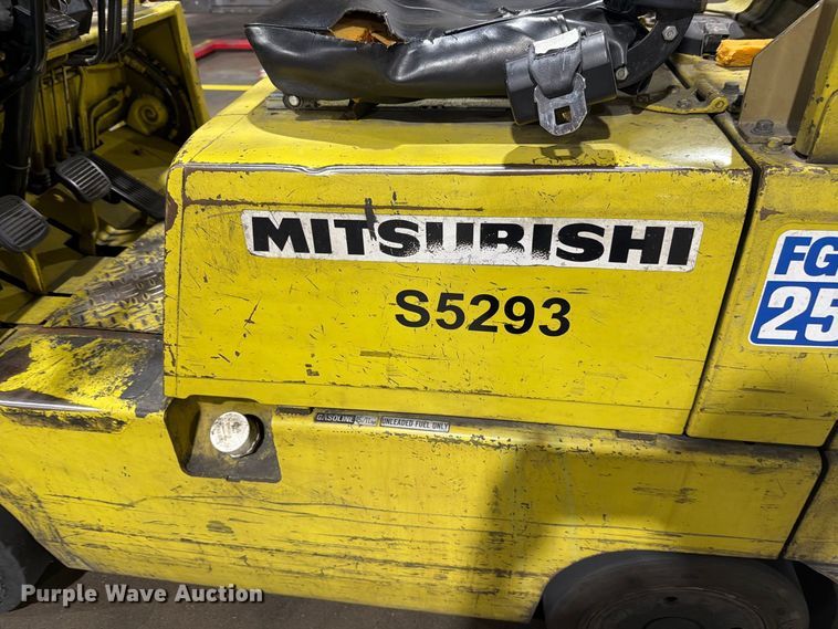image for item NF9517 Mitsubishi FGC25 forklift