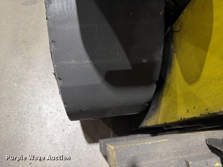 image for item NF9517 Mitsubishi FGC25 forklift