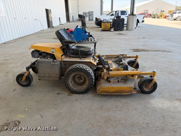 image for item NF9532 2018 Walker MH27I-16 ZTR lawn mower