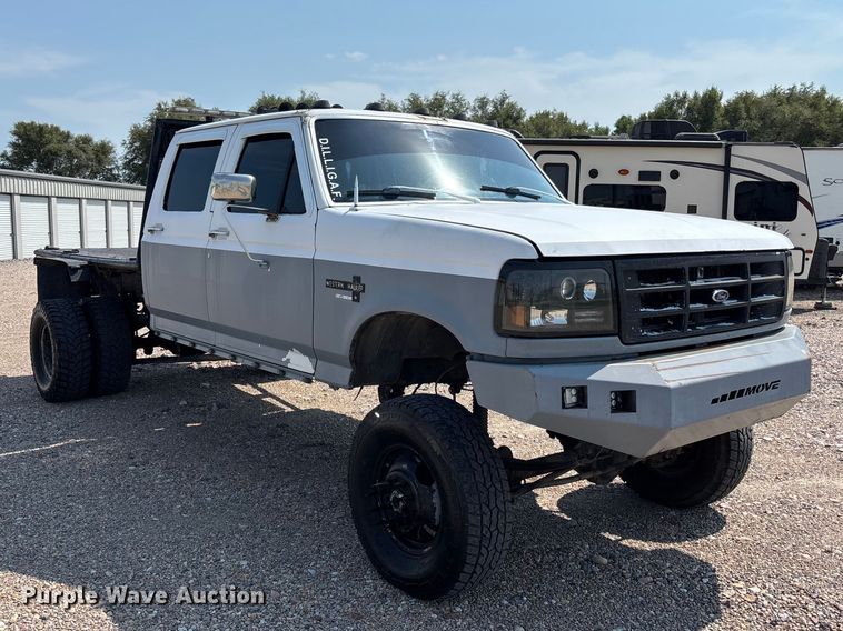 image for item NM9923 1995 Ford F350 Crew Cab flatbed pickup truck