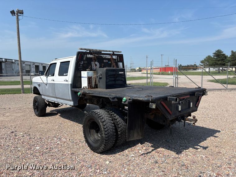 image for item NM9923 1995 Ford F350 Crew Cab flatbed pickup truck