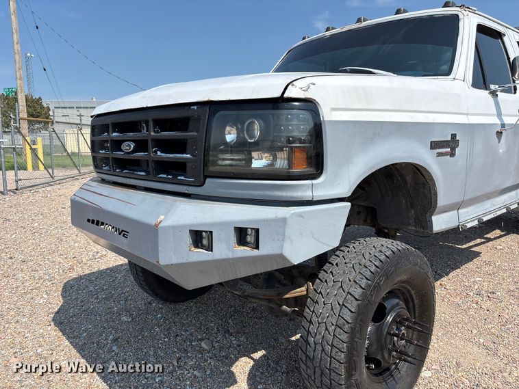 image for item NM9923 1995 Ford F350 Crew Cab flatbed pickup truck