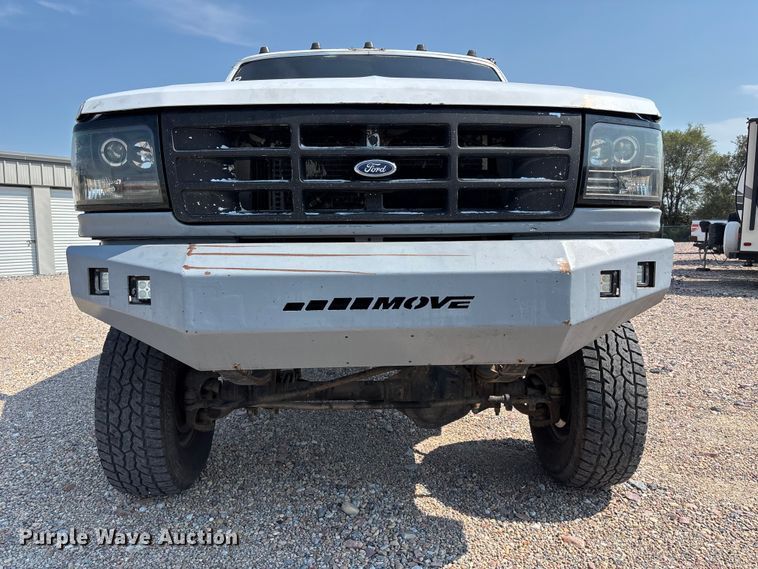 image for item NM9923 1995 Ford F350 Crew Cab flatbed pickup truck