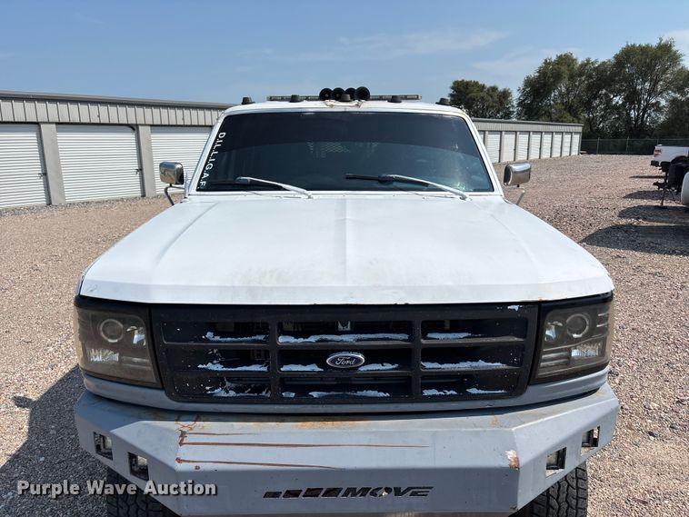 image for item NM9923 1995 Ford F350 Crew Cab flatbed pickup truck