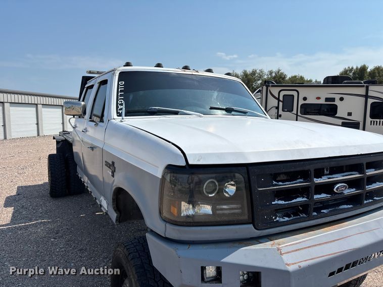 image for item NM9923 1995 Ford F350 Crew Cab flatbed pickup truck