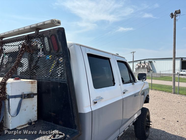 image for item NM9923 1995 Ford F350 Crew Cab flatbed pickup truck