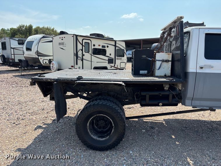 image for item NM9923 1995 Ford F350 Crew Cab flatbed pickup truck