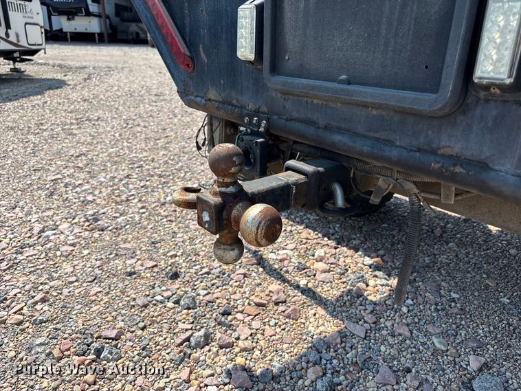 image for item NM9923 1995 Ford F350 Crew Cab flatbed pickup truck