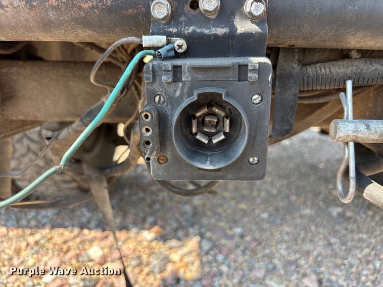 image for item NM9923 1995 Ford F350 Crew Cab flatbed pickup truck